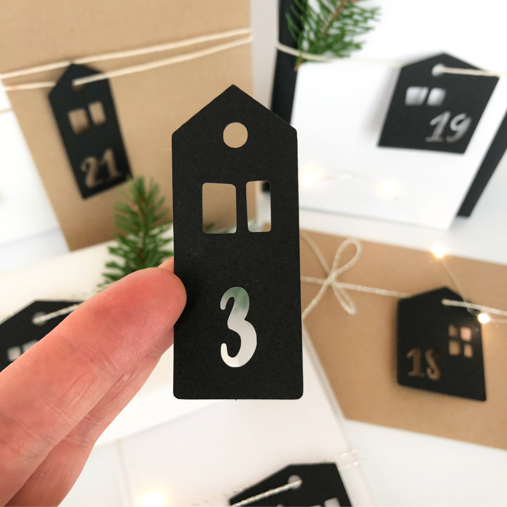 Adventskalender Zahlen Anhänger Nr. 3 in länglicher Haus Form