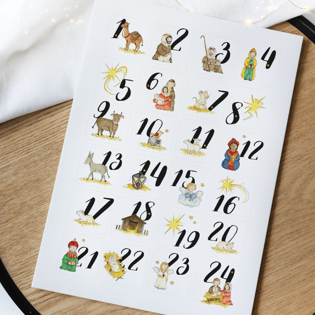 Stickerbogen in DIN A4 Größe liegt auf weihnachtlicher Deko