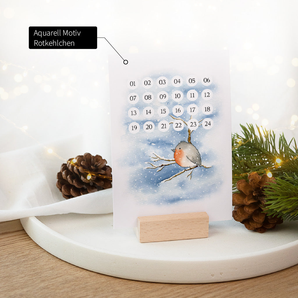 Adventskalender Karte im Holzhalter mit einem winterlichen Rotkehlchen Aquarell Motiv auf einem Ast.
