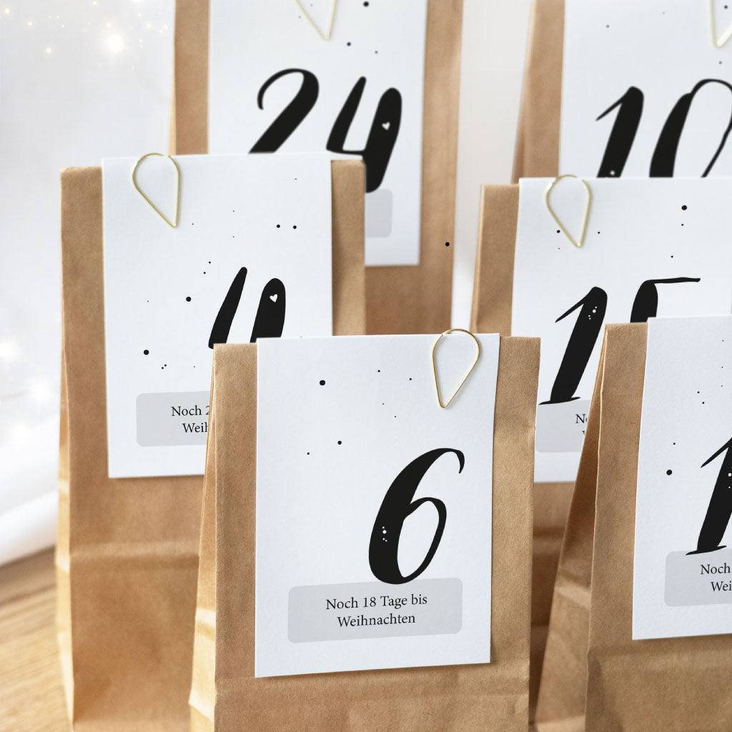 Weihnachtscountdown auf jedem Schildchen