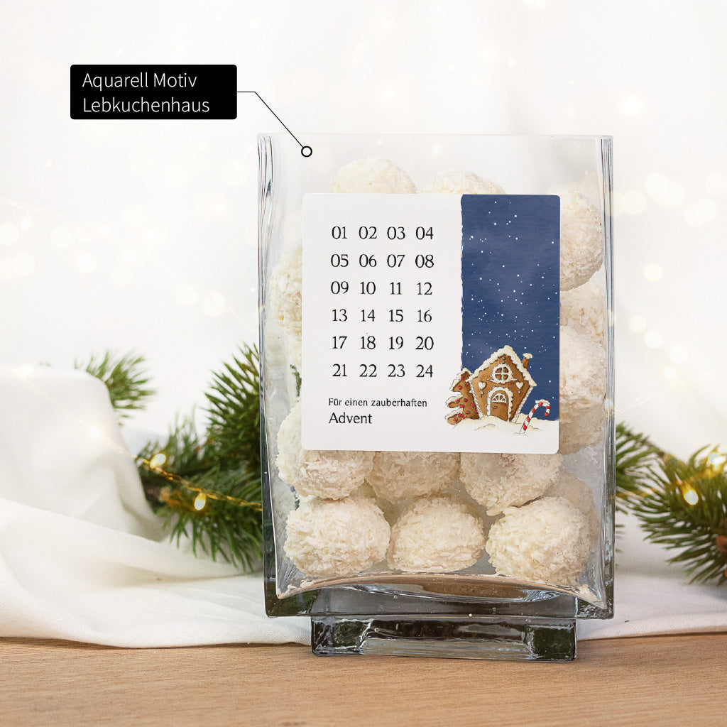 DIY Adventskalender im Glas mit einem weihnachtlichen Sticker und Lebkuchenhaus Aquarell Motiv aus Deutschland