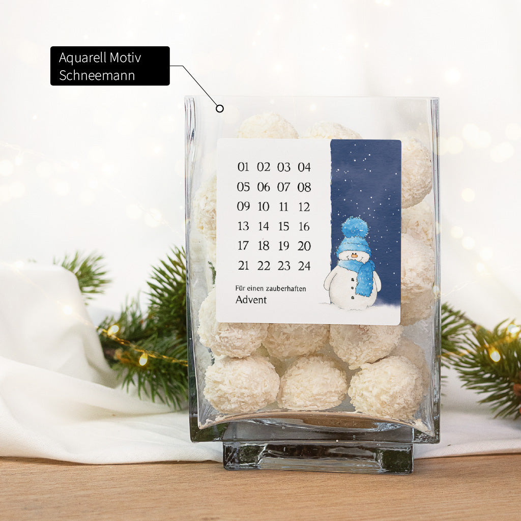 Süßer Schneemann auf einem Adventskalender Aufkleber für ein Glas voller Leckereien als Weihnachts Countdown