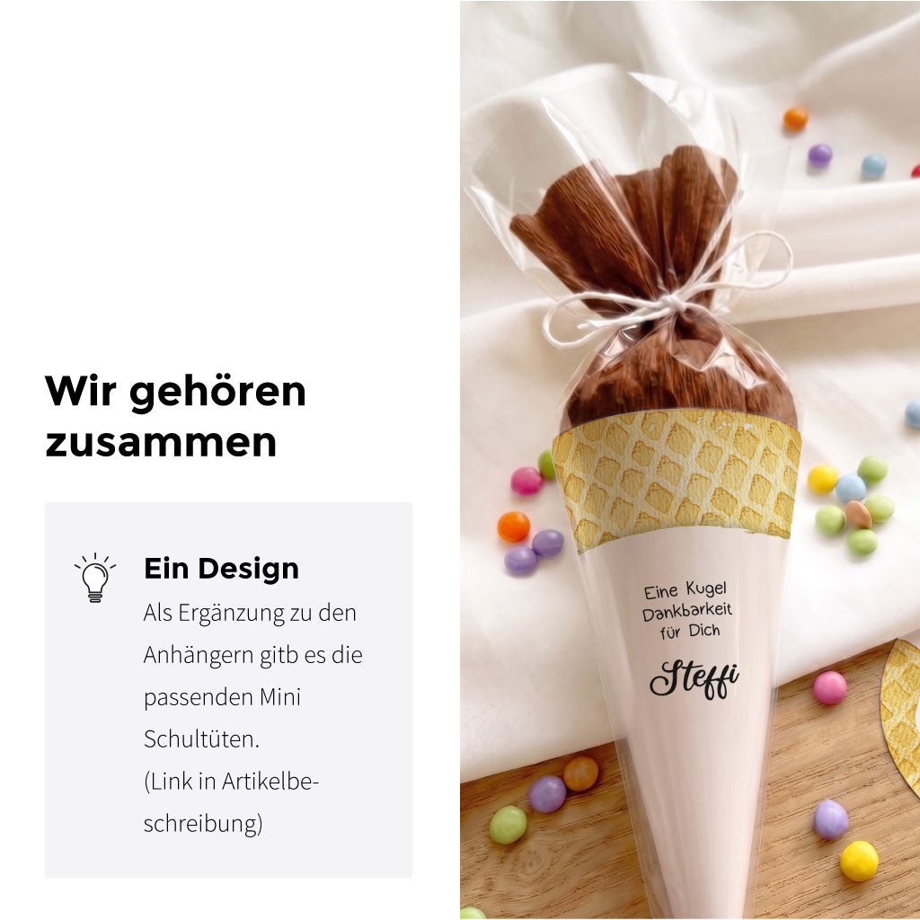 Infografik Wir gehören zusammen mit Foto einer personalisierten Mini Schultüte im passenden Eiswaffel Design.