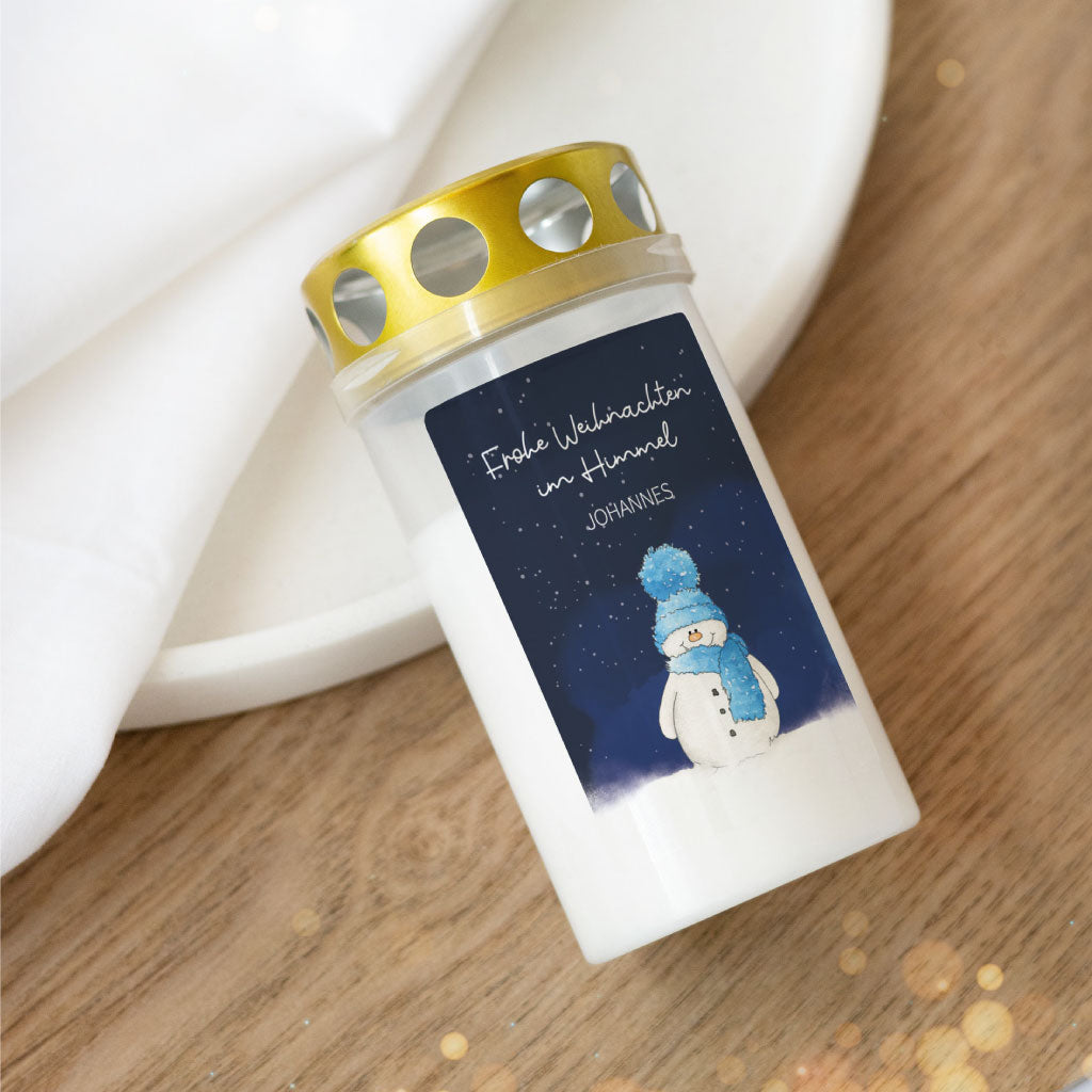 Weihnachtliche Grabkerze mit personalisiertem Aufkleber – liebevoller Sticker mit Schneemann und Sternenhimmel für einen stillen Gruß ins Himmelreich.