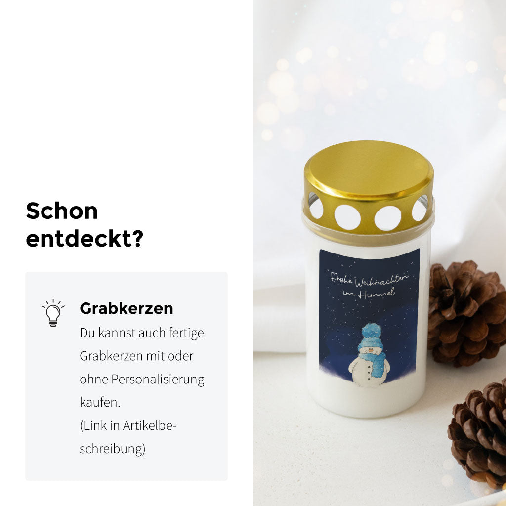 Hinweis auf fertig gestaltete Grabkerzen mit oder ohne Personalisierung – handgemalter Schneemann-Aufkleber für Gedenklichter zur Adventszeit.