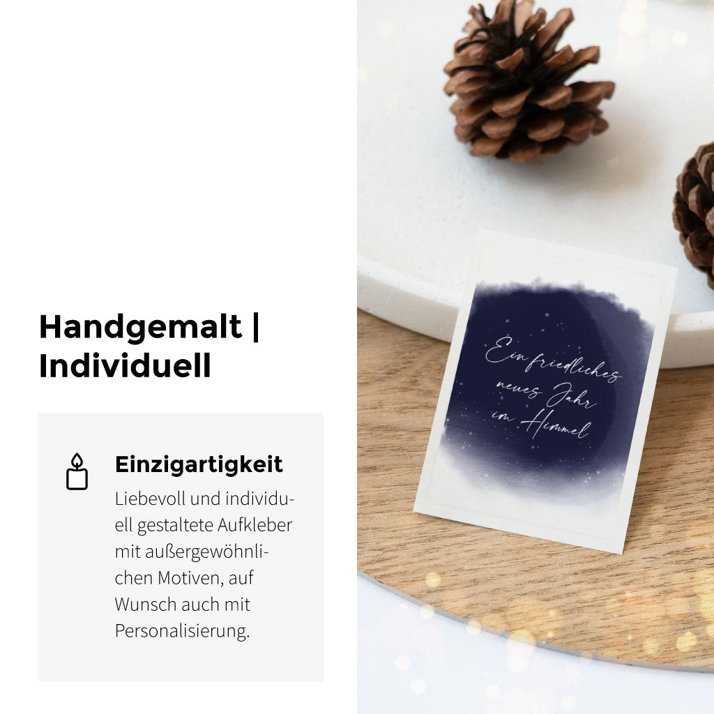 Handgemalter Sticker mit himmlischem Aquarellmotiv und Neujahrsspruch, perfekt als individueller Aufkleber für Grabkerzen zu Silvester.