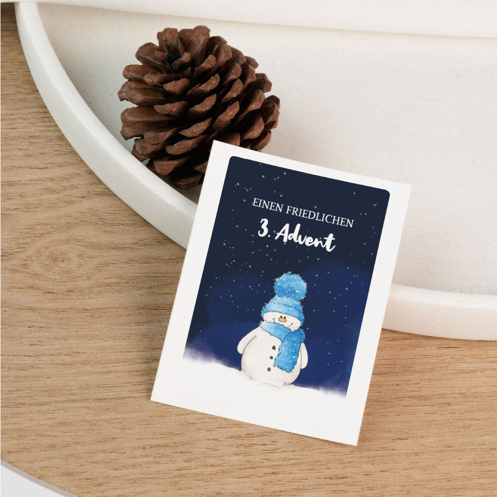Aquarell-Sticker mit Schneemannmotiv und der Aufschrift „3. Advent“, liebevoll gestaltet für die Adventszeit auf dem Friedhof.