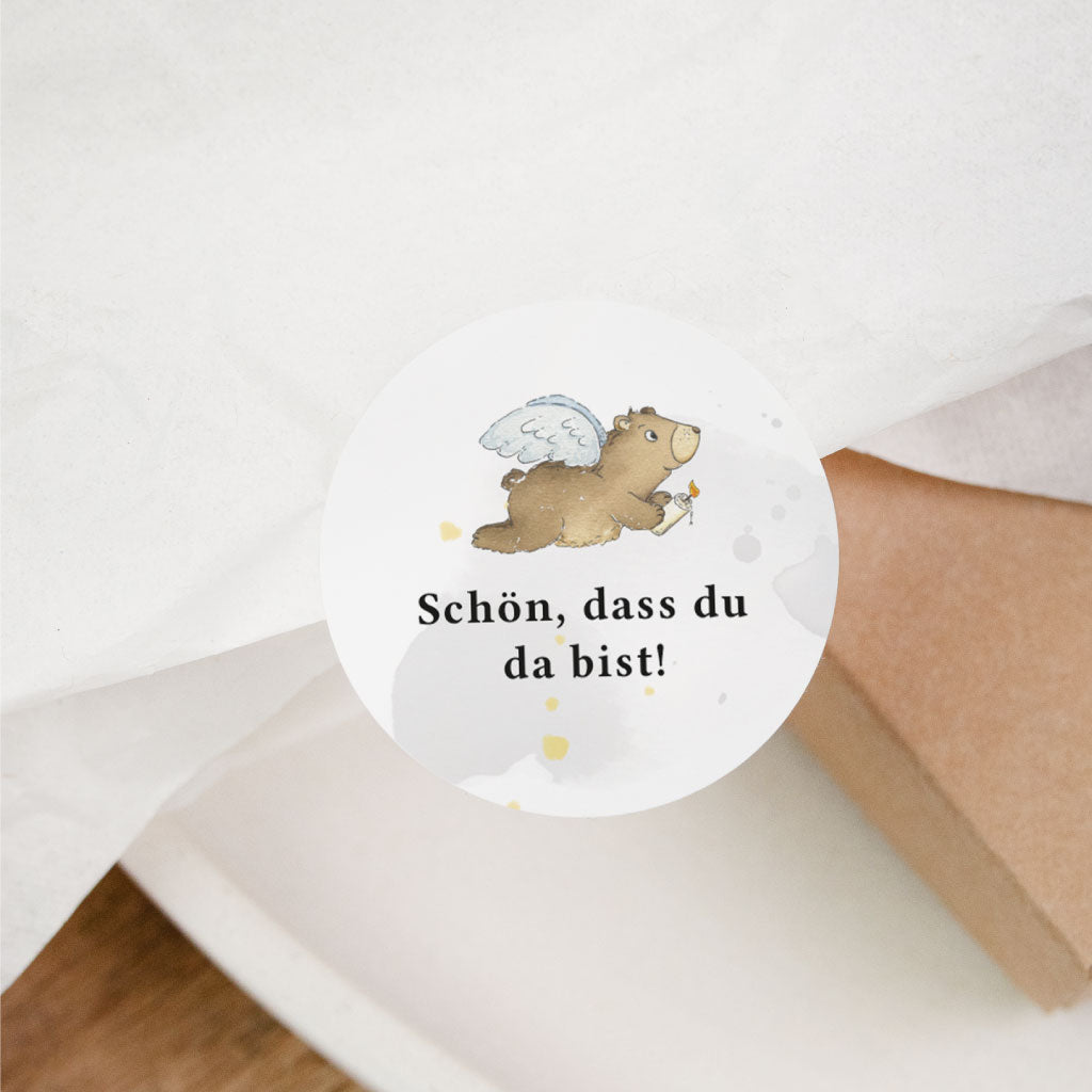 Danke Sticker für Taufe, Kommunion oder Konfirmation auf Geschenkverpackung mit Engel-Bär und Schriftzug Schön, dass du da bist