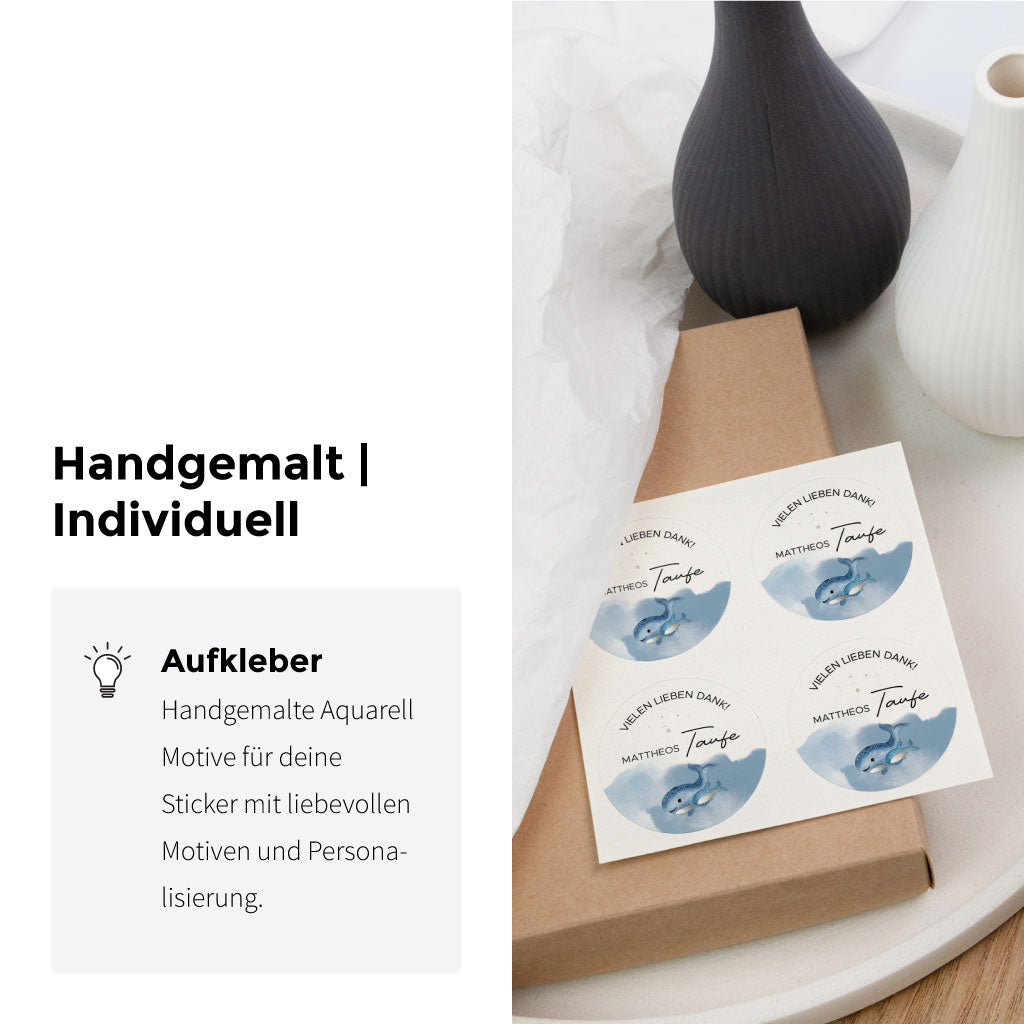Personalisierte Aufkleber zum Danke sagen für die Tauffeier mit handgemaltem Wal-Motiv als Gastgeschenke