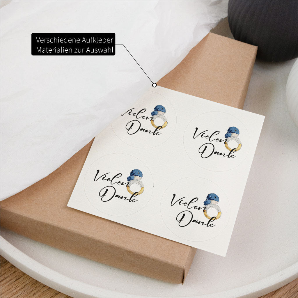 Stickerbogen mit Aufklebern zur Taufe und Hinweis auf verschiedene Aufkleber Materialien