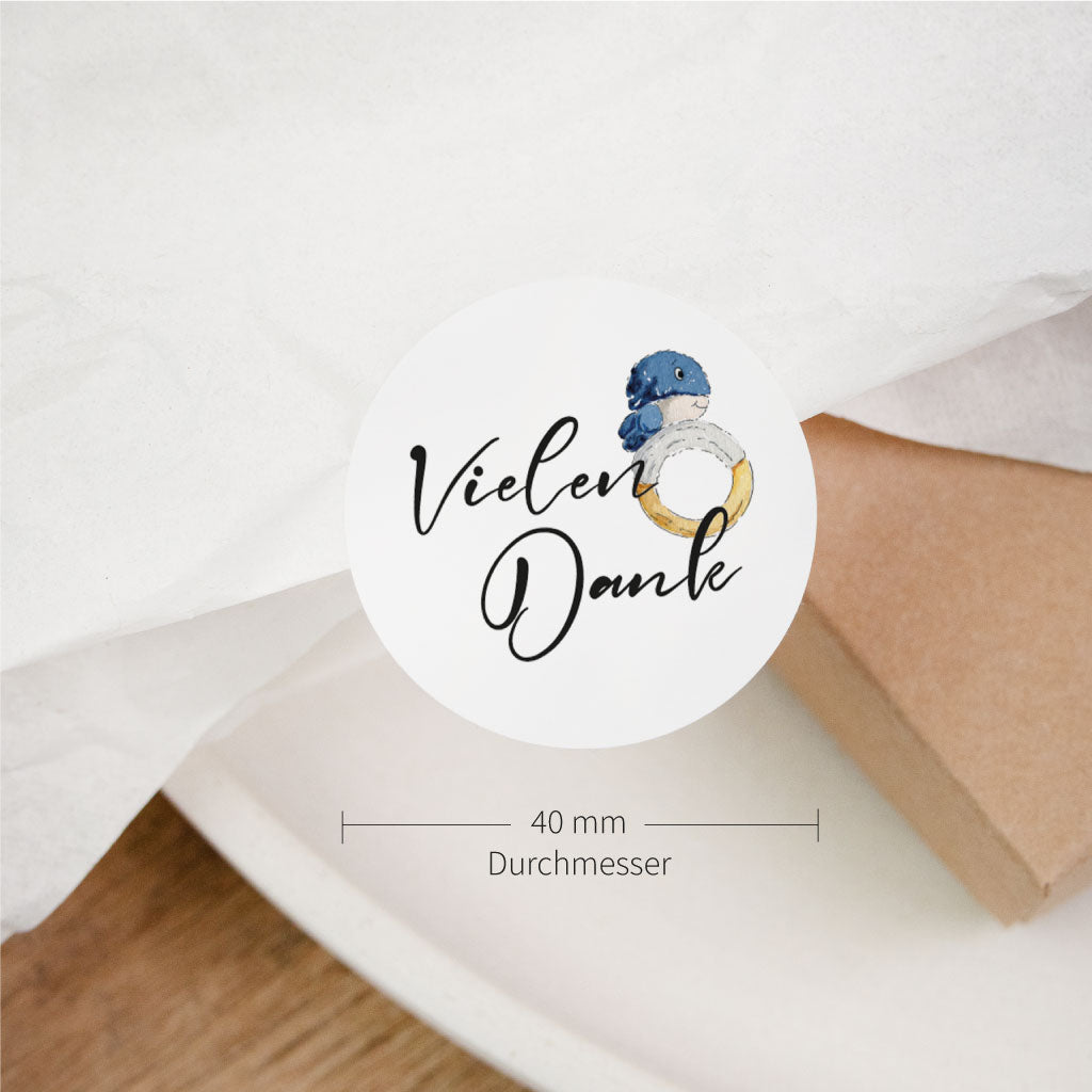 Runder Danke Sticker zur Taufe mit 40 mm Durchmesser und handgemaltem Wal-Motiv