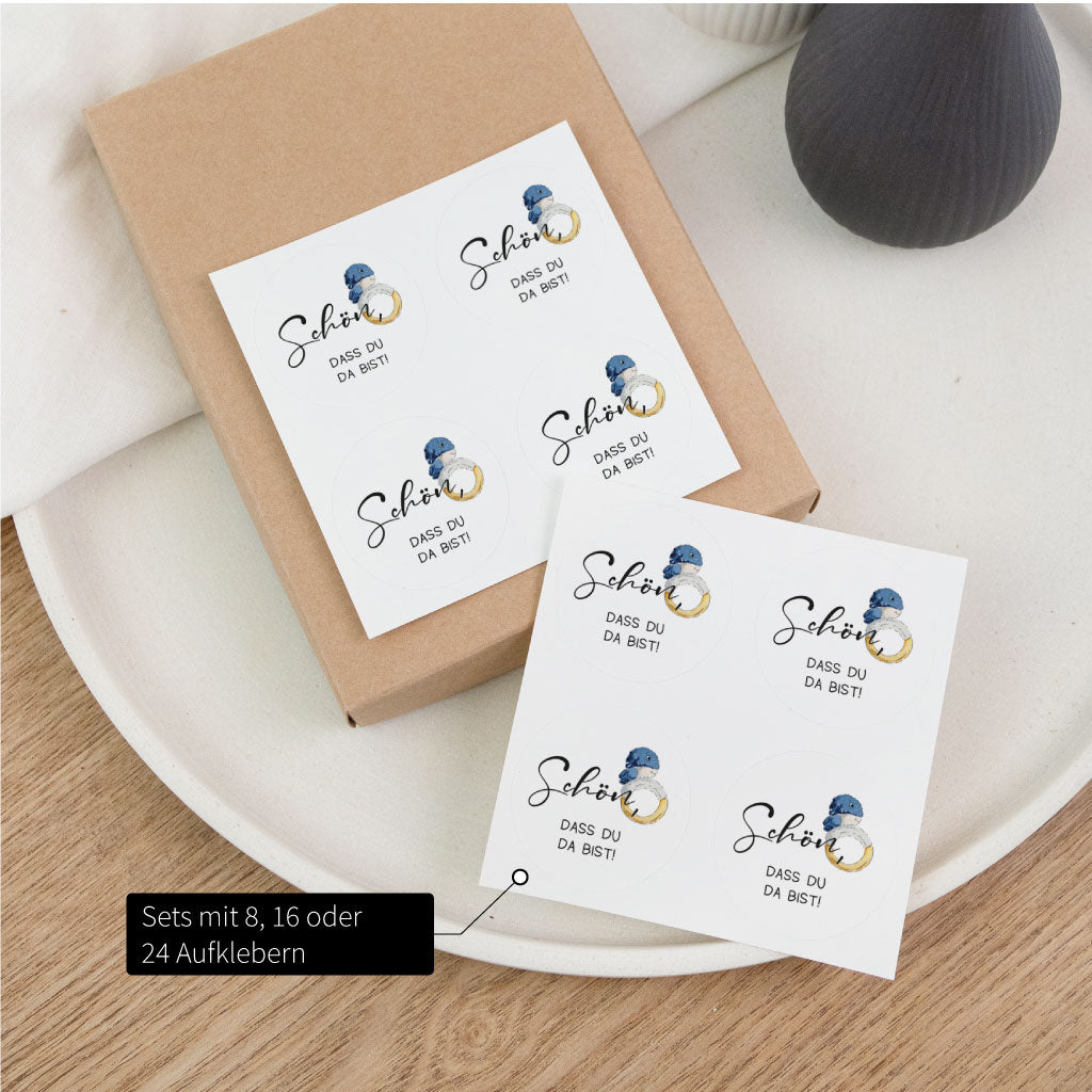 Mehrere runde Sticker zur Taufe mit Schriftzug Schön, dass du da bist, als Aufkleber Set für Dekoration und Gastgeschenke