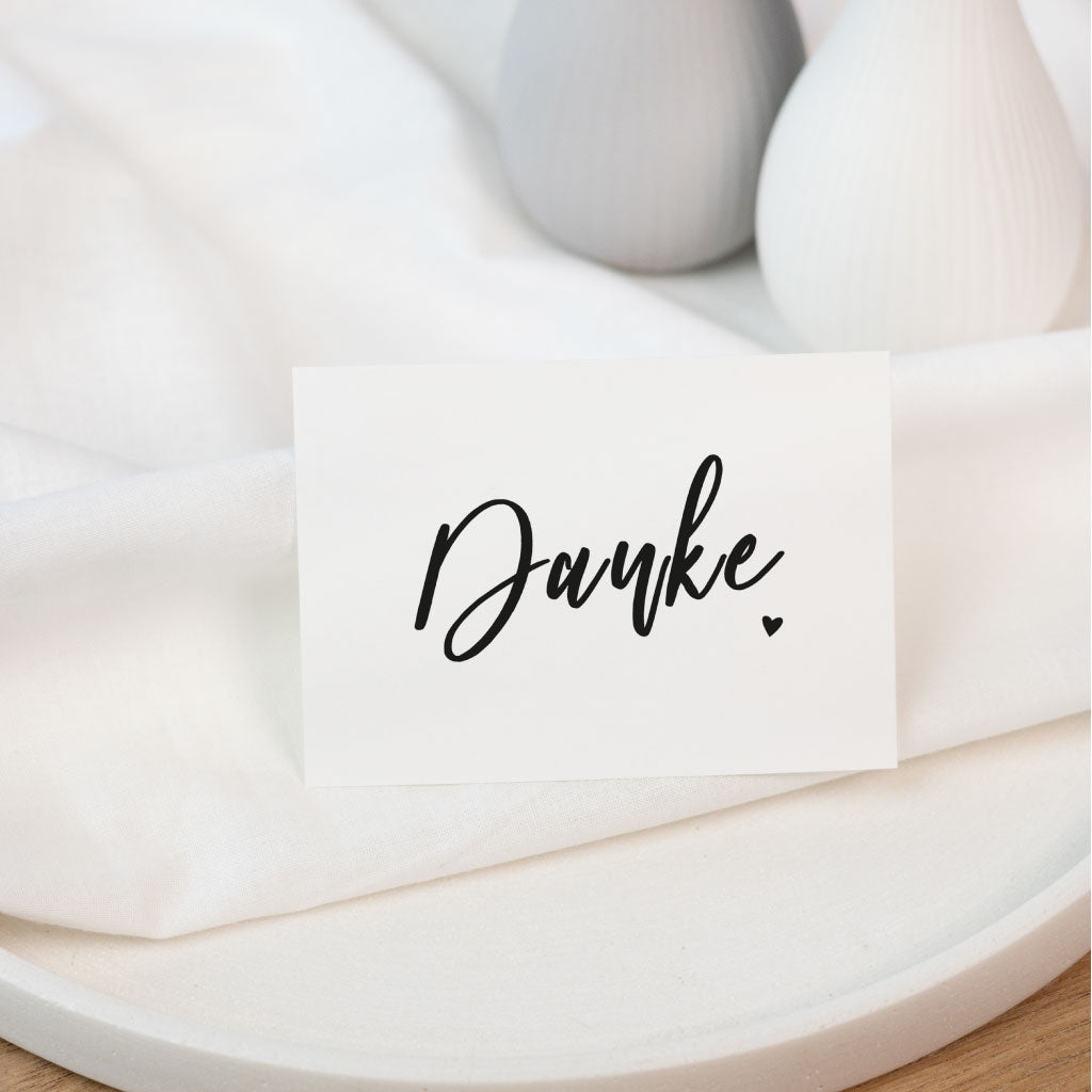 Schwarze Handlettering Schrift auf weißem Untergrund