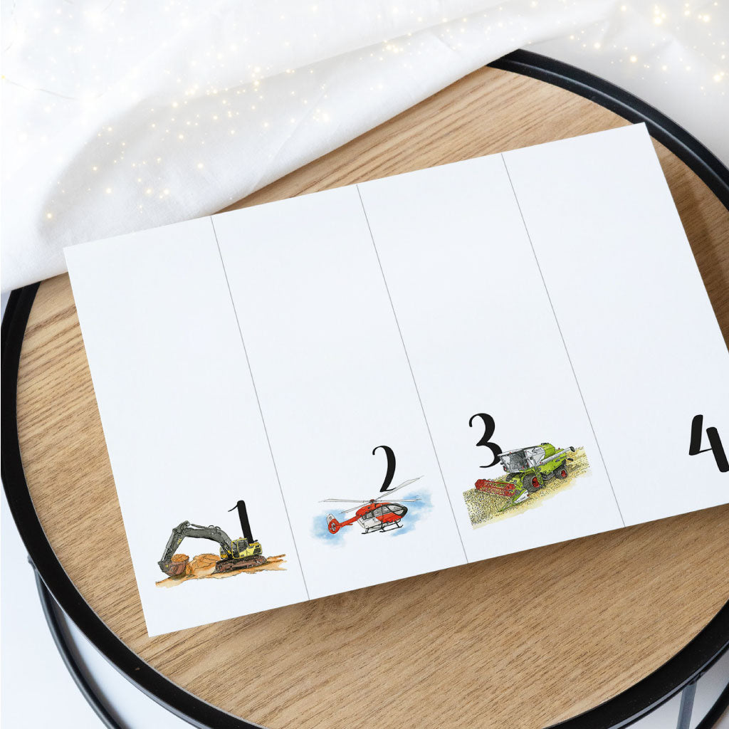 Eine der Seiten liegt ausgedruckt auf Deko, Zahlen 1-4 mit handgemalten Fahrzeug Motiven für Adventskalender