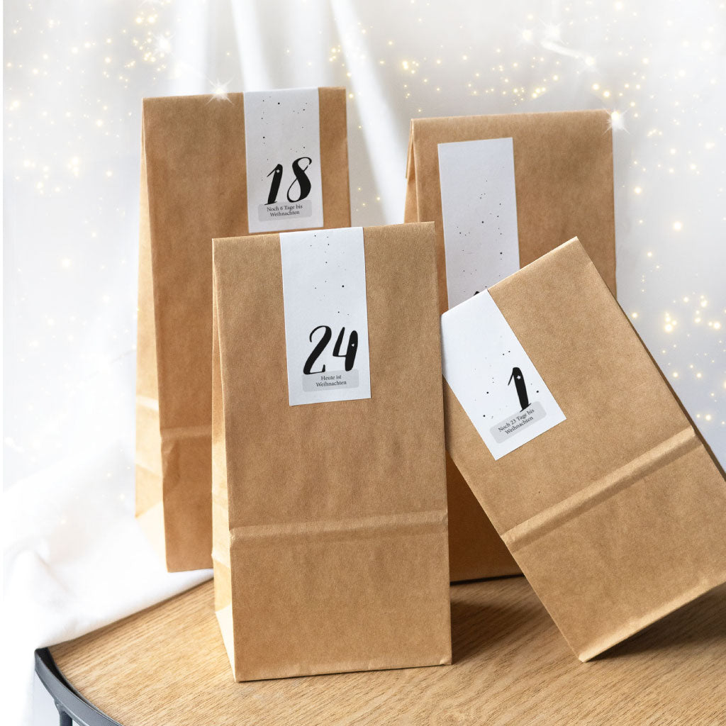 Countdown Zahlen bis Weihnachten auf Kraftpapier Blockbodenbeuteln