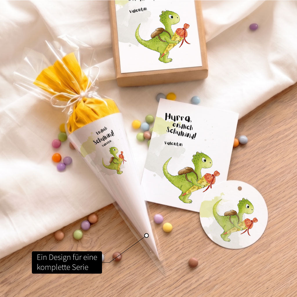 Produktserie zur Einschulung mit Mini Schultüte, Karte und Geschenkbox, alle mit Dino Aquarell Motiv verziert.