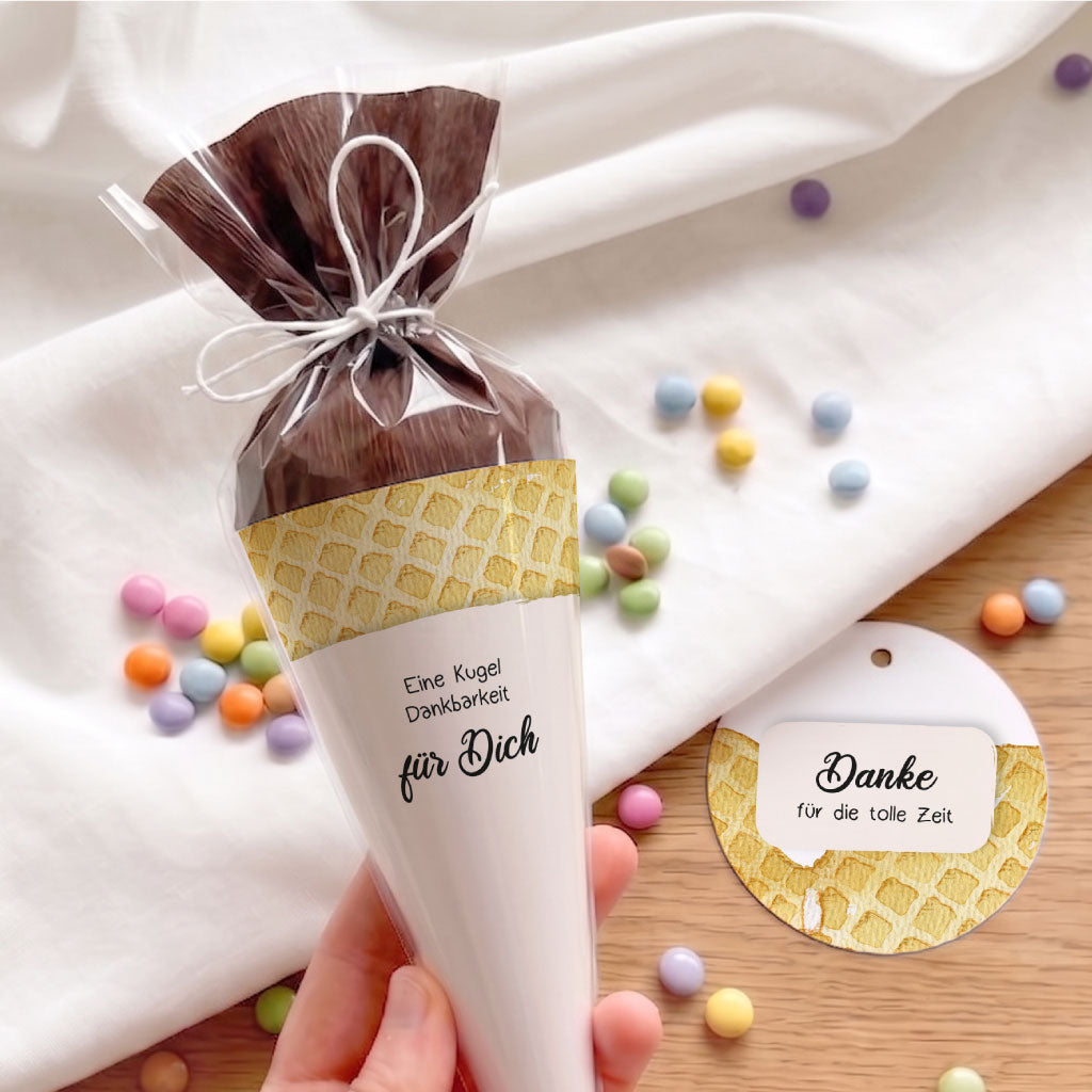 Gefüllte Mini Schultüte als kreatives Abschiedsgeschenk mit Eiswaffel Aquarell Motiv für die Tagesmutter.