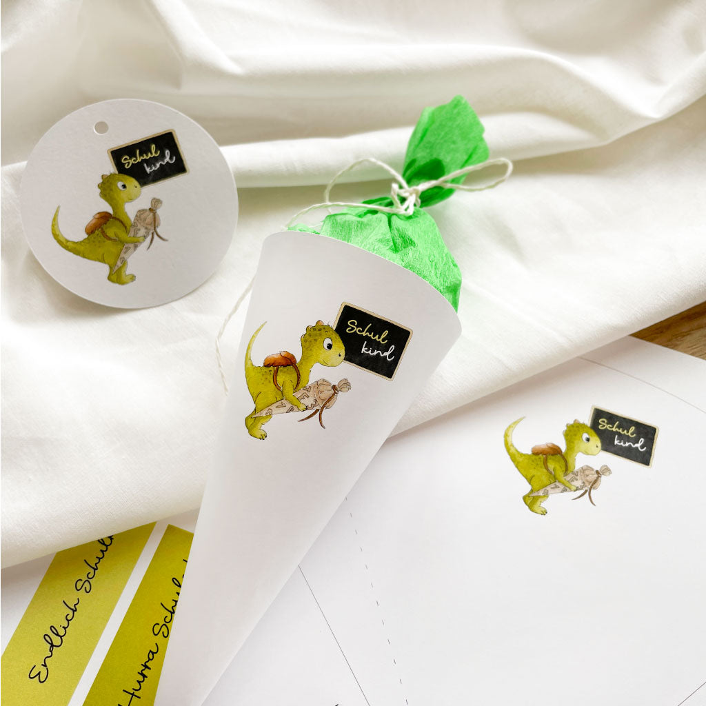 Zuckertüte als ideales Geschenk für Süßigkeiten Verpackung und Dekoration an einer Girlande