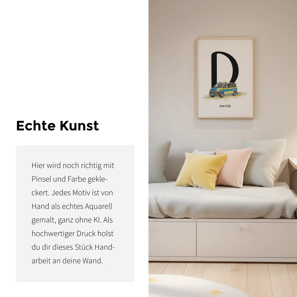 Personalisierbares Fahrzeugposter mit Aquarell Motiv Polizei, Initiale D und Name David, gerahmt an heller Wand über einem Sofa im Kinderzimmer