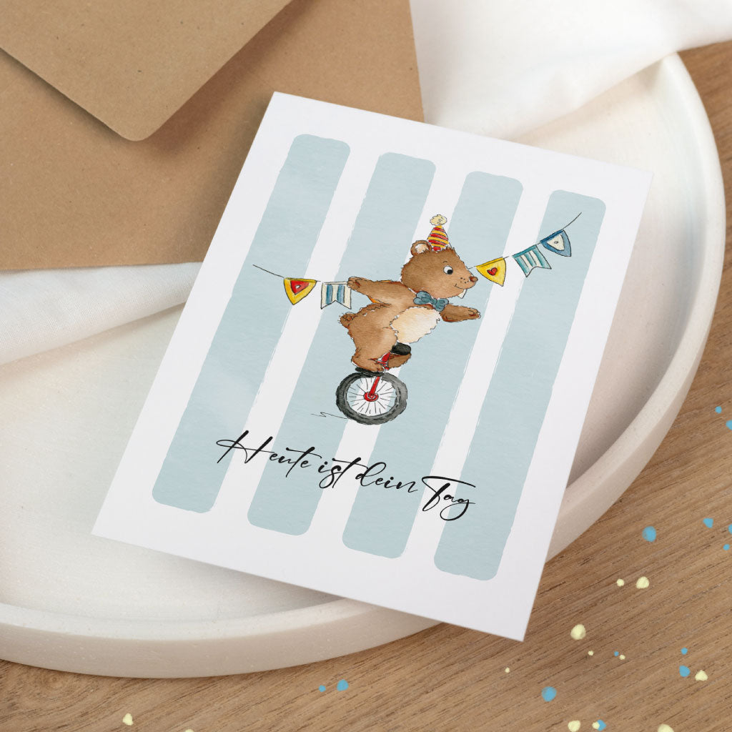 Variante der Geburtstagskarte mit Zirkus-Bär ohne Personalisierung, handgemalt in Aquarell, perfekt für Kindergeburtstage.