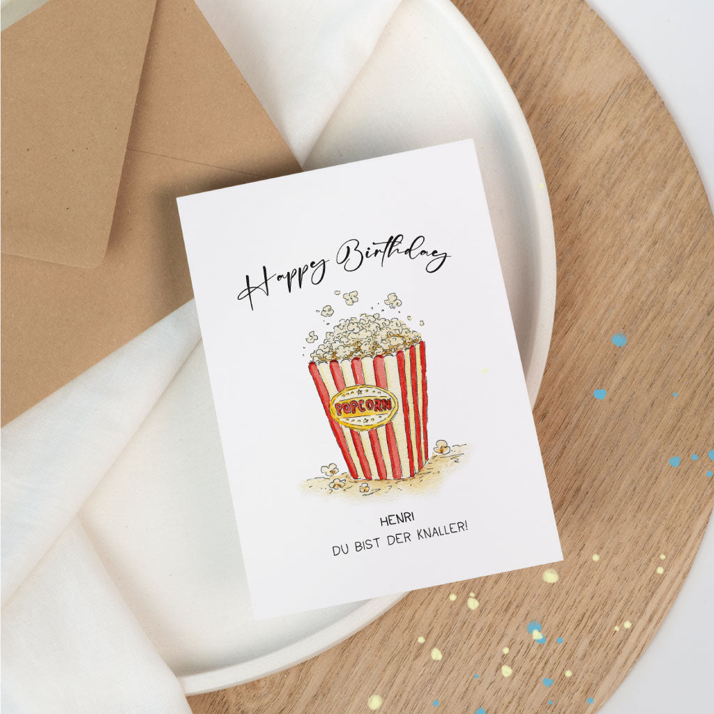 Geburtstagskarte mit Popcorn-Motiv im Aquarellstil, personalisiert mit Name und Spruch, liebevoll gestaltet im Zirkus-Look.
