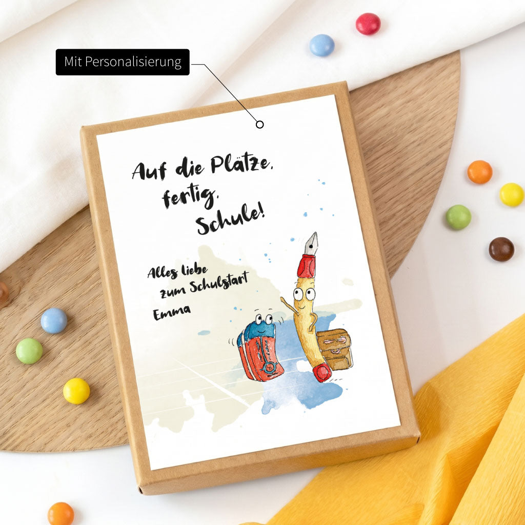 Beispiel einer personalisierten Beschriftung auf der Geschenkbox zum Schulstart mit dem Namen Emma.