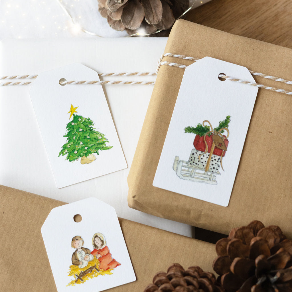 Drei Geschenkanhänger als Weihnachtsdeko