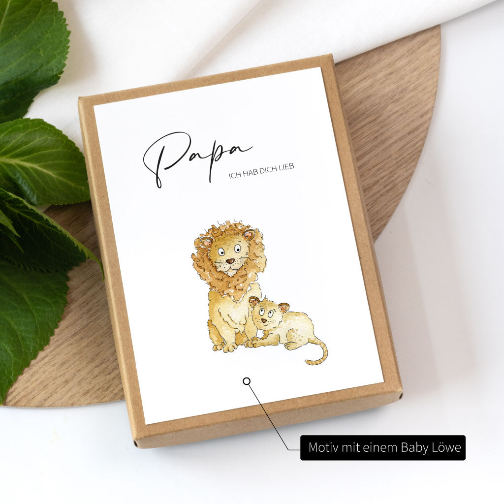 Handgenaltes Aquarell Motiv mit Löwen auf Außenseite der Box