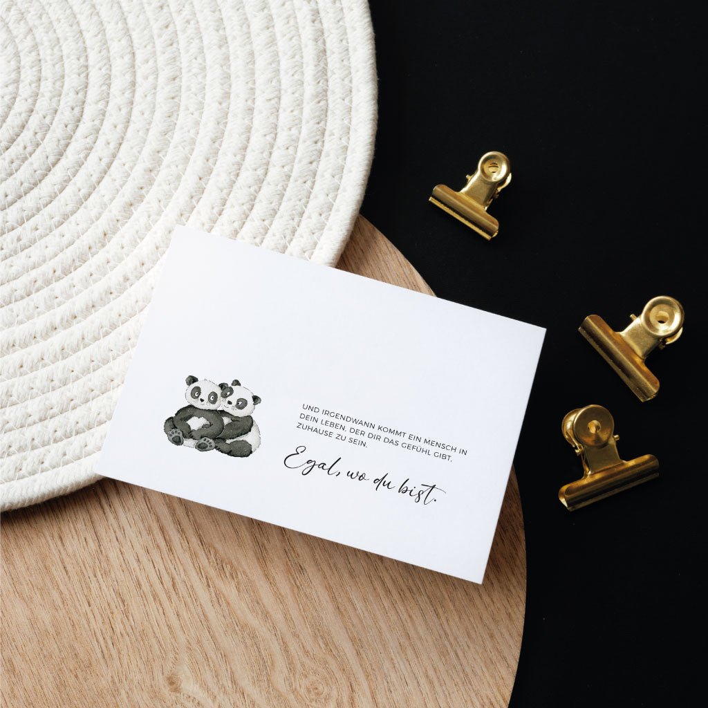Die Karte eignet sich als Glückwunschkarte zur Hochzeit, zum Valentinstag oder Jahrestag