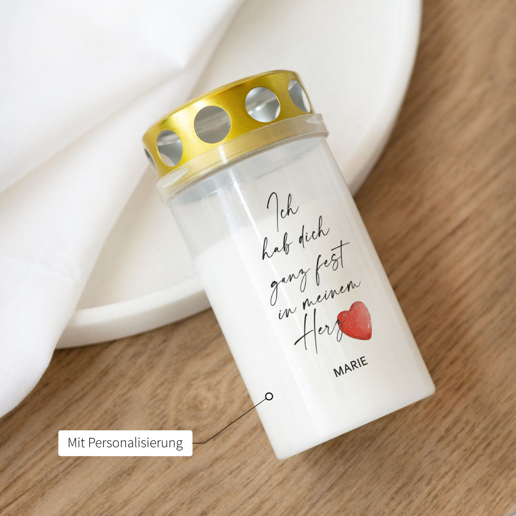 Personalisierbare Grabkerze mit dem Namen „Marie“ und handgemaltem Aquarell-Herz – eine einfühlsame Geschenkidee zum Valentinstag oder als Andenken.
