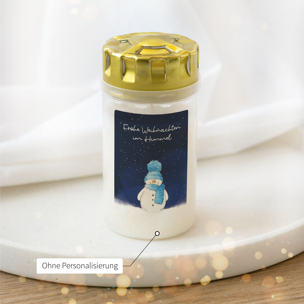 Unpersonalisierte Grabkerze mit winterlichem Schneemann-Aufkleber und goldfarbenem Deckel – stimmungsvolles Trauergeschenk im Advent.