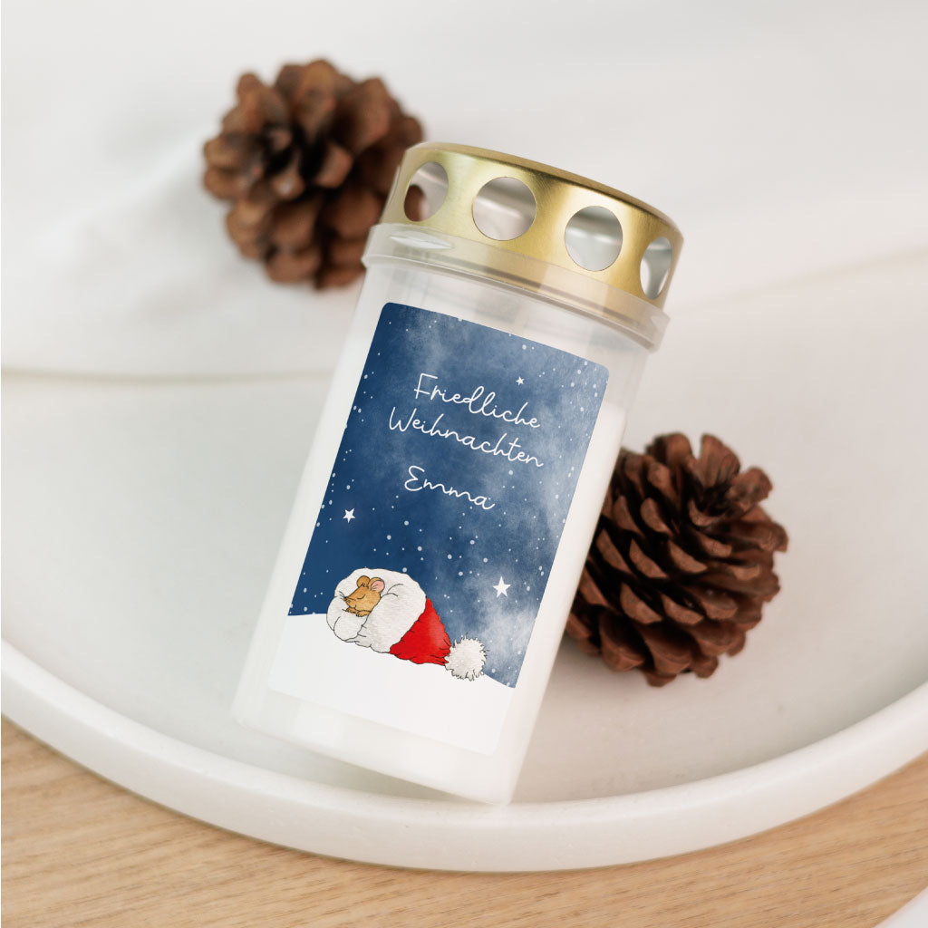Aquarell Motiv mit Maus in Weihnachtsmann Mütze und Schnee Himmel