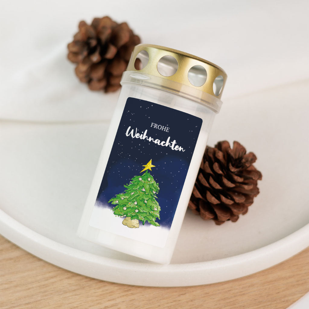 Grabkerze mit Weihnachtsbaum-Motiv und der Aufschrift „Frohe Weihnachten“ – ein stilles Gedenken an Sternenkinder und geliebte Menschen.