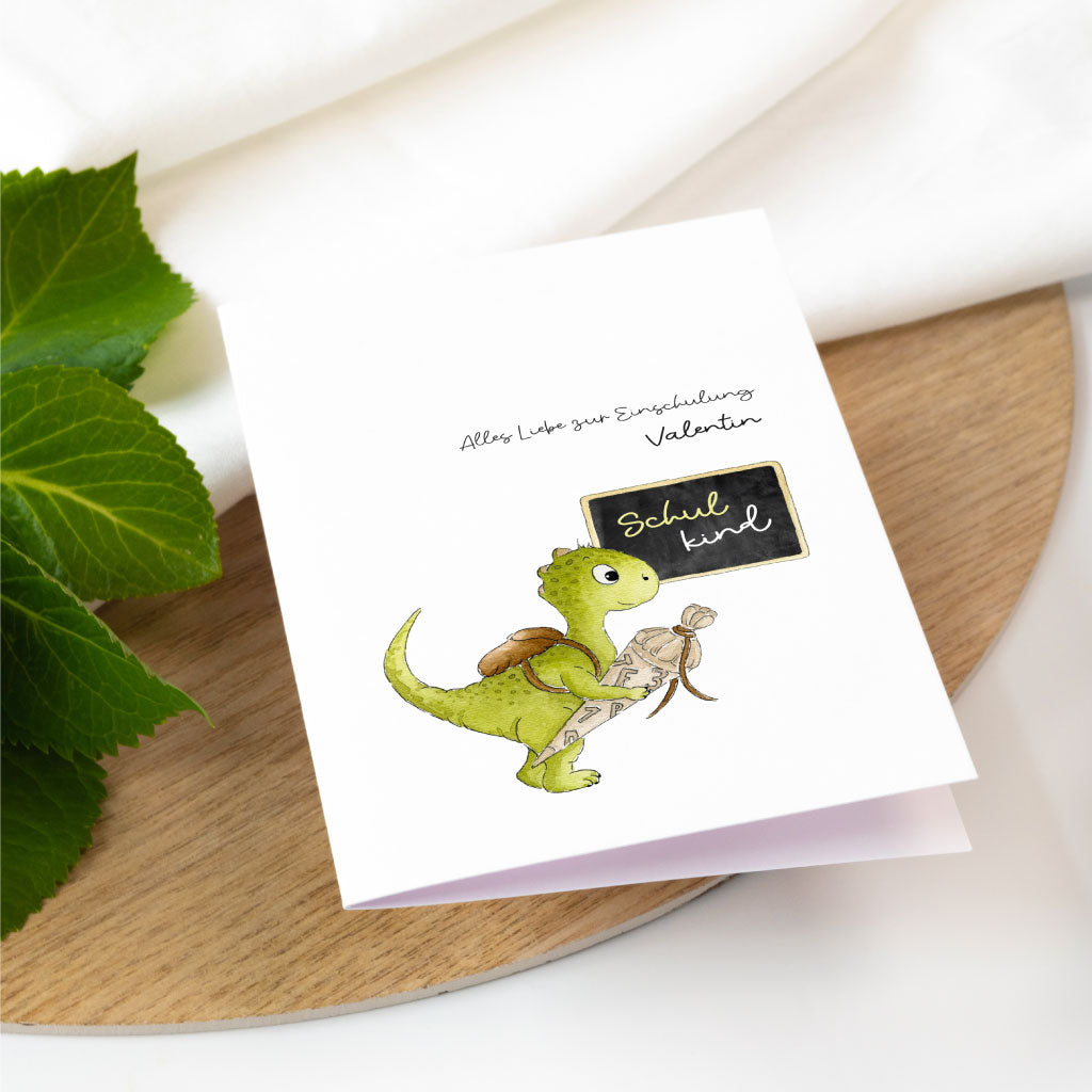 Karte ist mit Namen personalisierbar, Dino mit Schulranzen und Zuckertüte