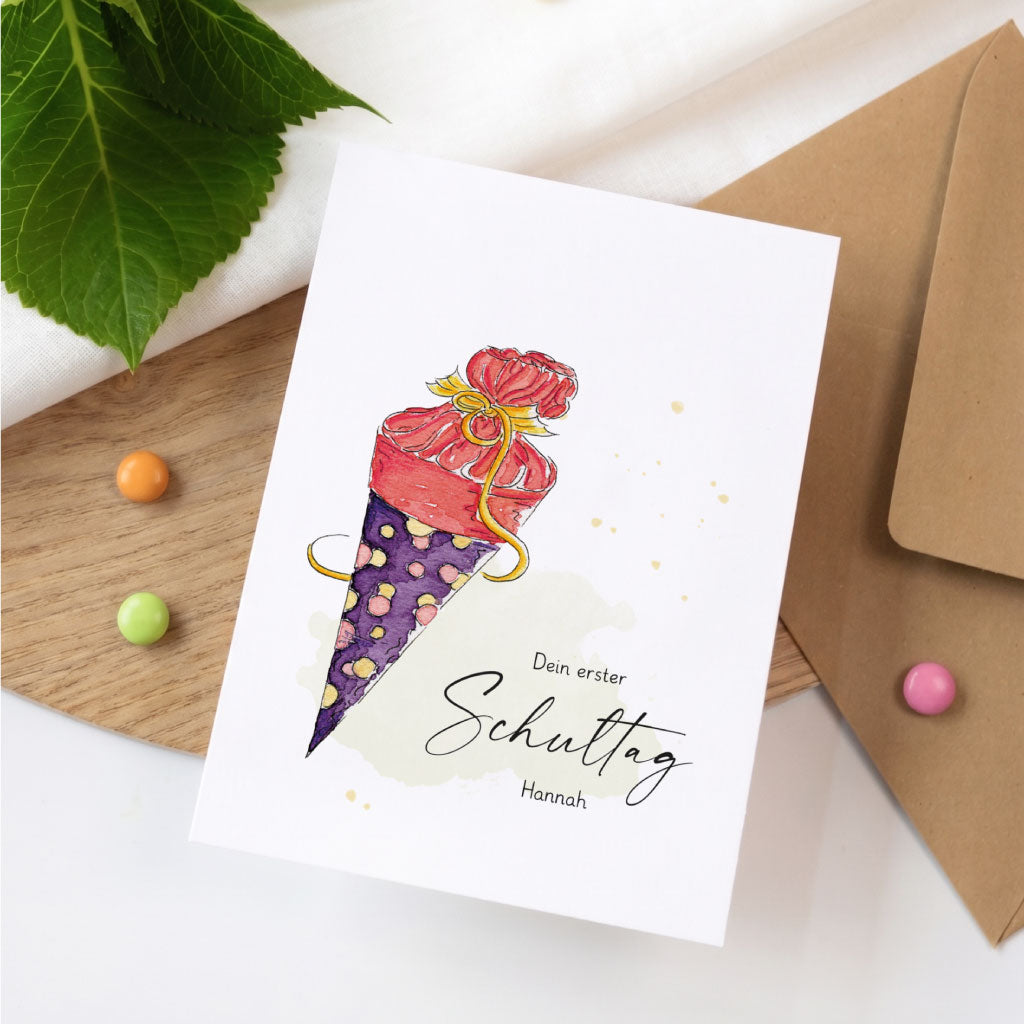 Glückwunschkarte zum Schulbeginn für Mädchen mit handgemaltem Schultüten Aquarell Motiv als schönes Geschenk.