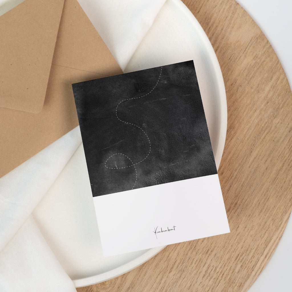 Rückseite der Karte mit kleinem Funkenbunt Logo und schwarzem Tafel Motiv