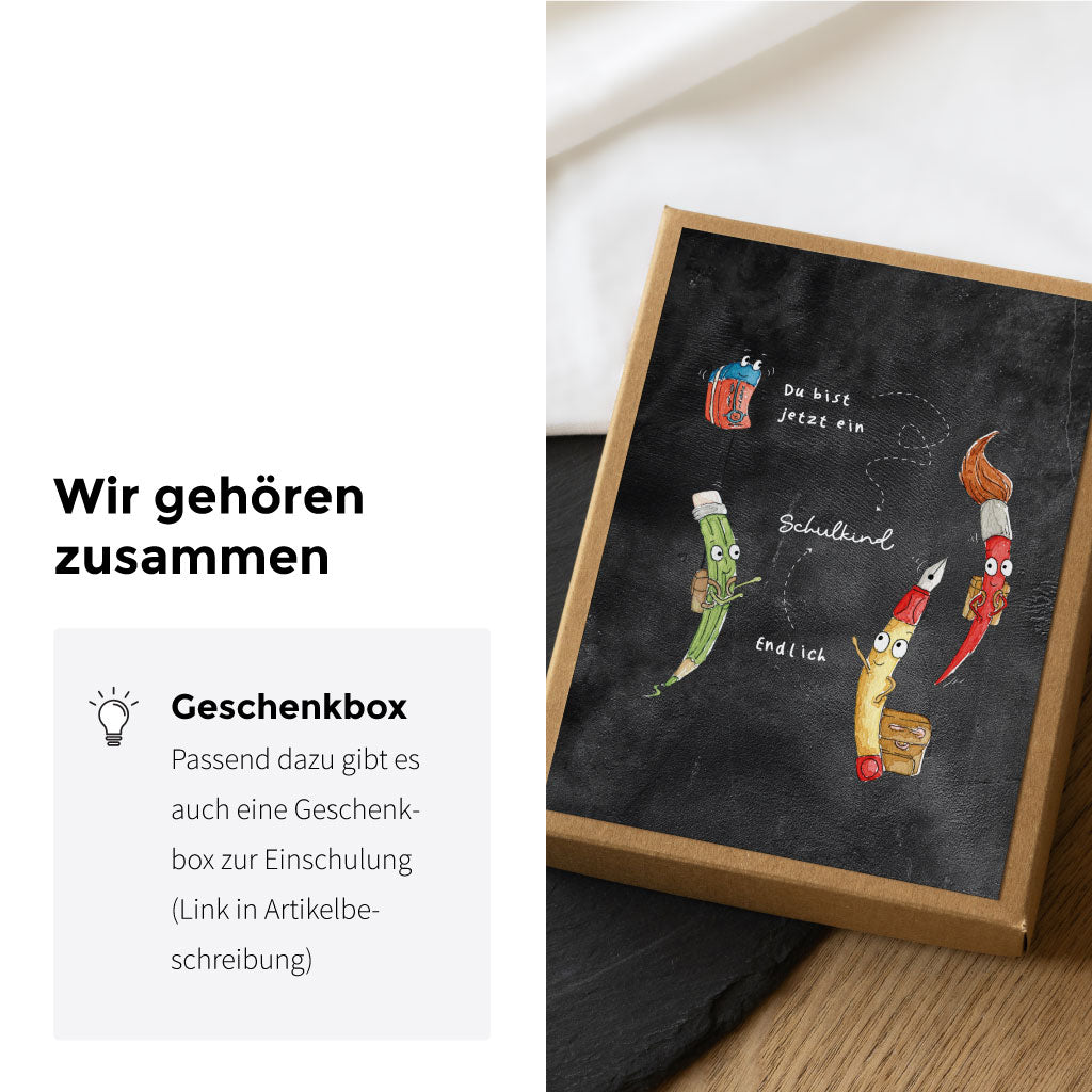 Passend zu dem schwarzen Tafel Motiv gibt es noch mehr: Geschenkbox, Anhänger und DIY Mini Schultüte