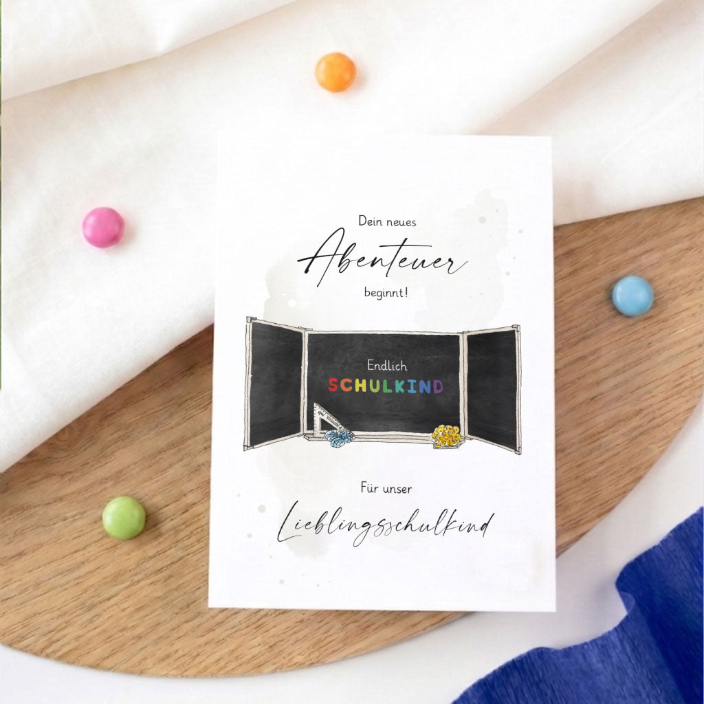Karte für die Einschulung ohne Personalisierung mit schönem Tafel Aquarell Motiv.