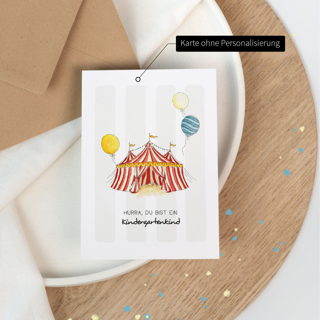 Produktbild „Karte ohne Personalisierung“: Glückwunschkarte mit Zirkuszelt und Ballons, ideal als Geschenkidee zum Kindergarten Beginn