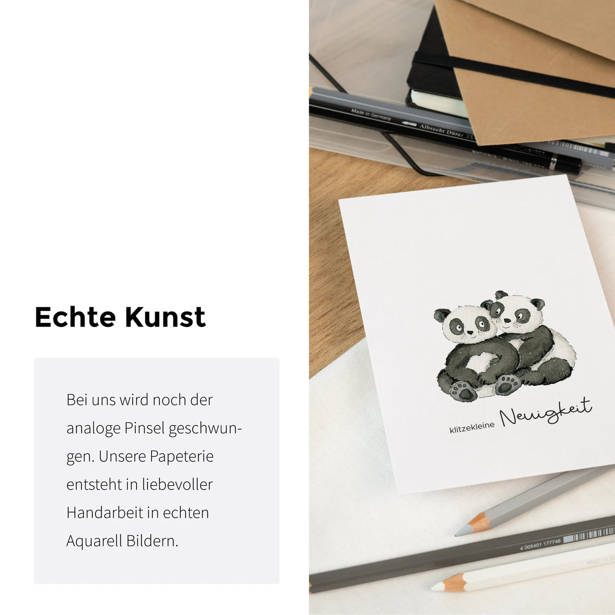 Schwangerschaftskarte klitzekleine Neuigkeit mit handgemalten Aquarell Pandas auf weißem Karton neben Zeichenmaterial