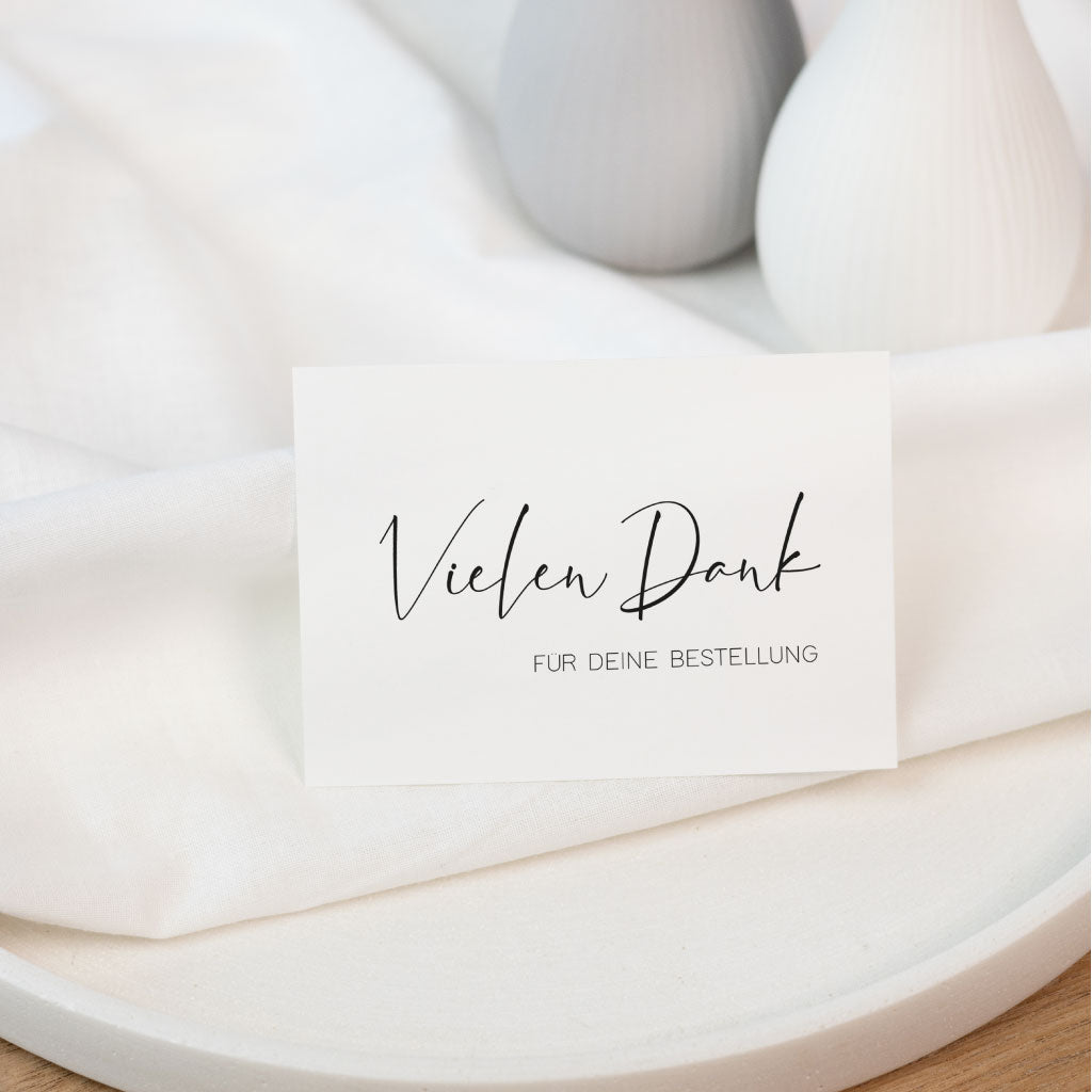 Schwarze Handlettering Schrift auf weißem Untergrund