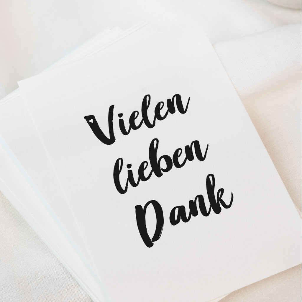 Schwarze Handlettering Schrift auf weißem Untergrund
