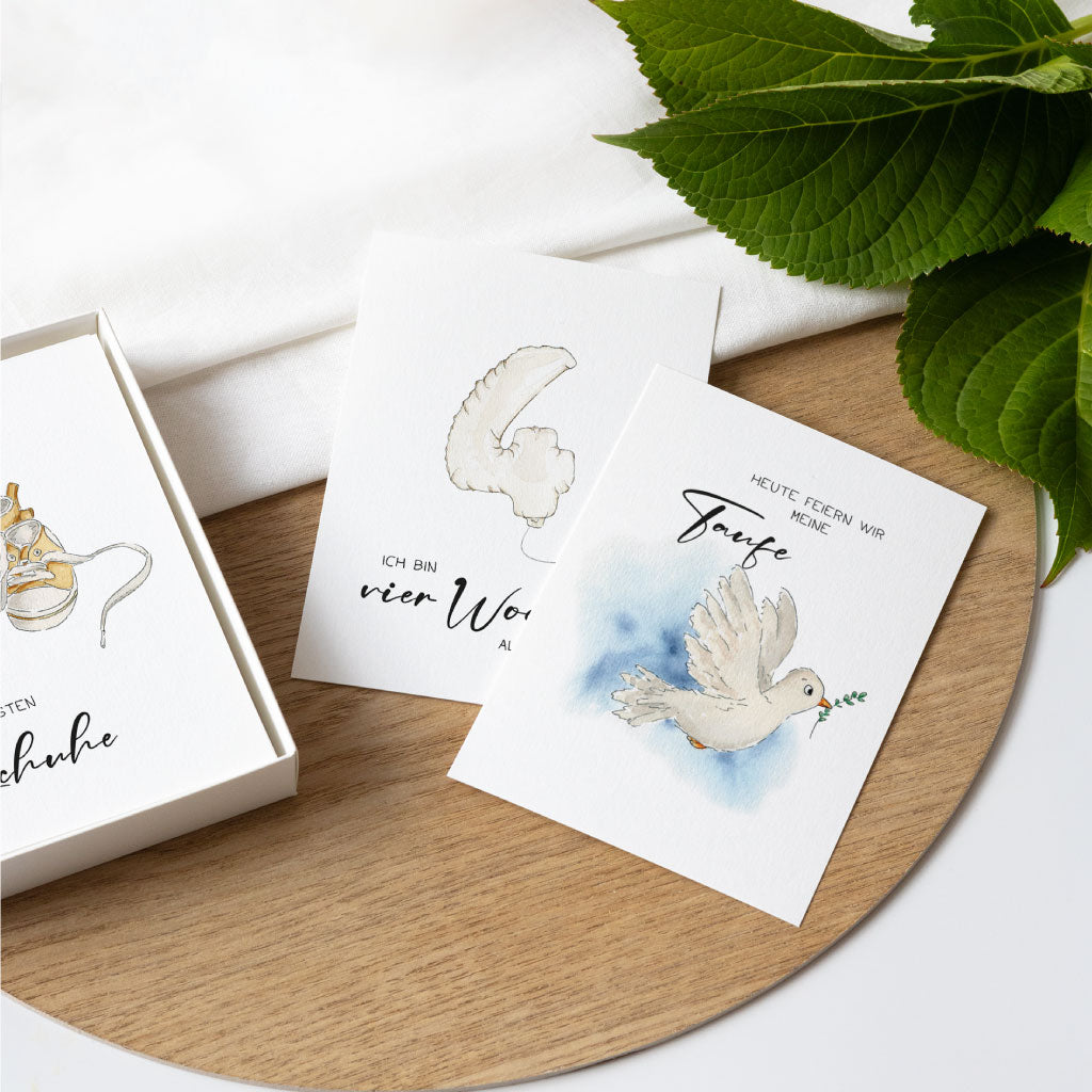 Drei Meilensteinkarten mit Aquarellmotiven zu Taufe, vier Wochen alt und ersten Schuhen – liebevoll gestaltete Babykarten als Geschenk zur Geburt.