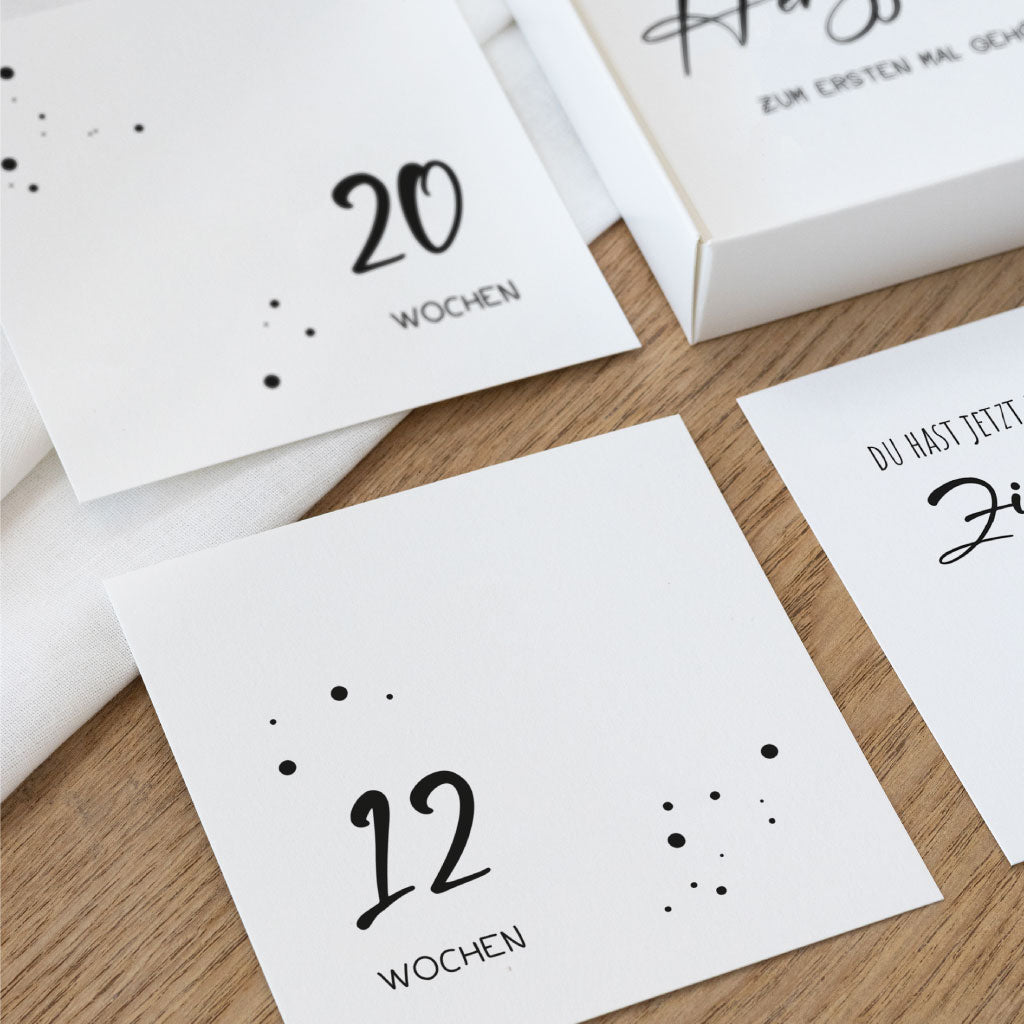Karten mit 12 und 20 Schwangerschaftswochen in schlichter, stilvoller Gestaltung mit handgemalten Akzenten – Teil der Wochenkarten-Serie mit Aquarell-Details.