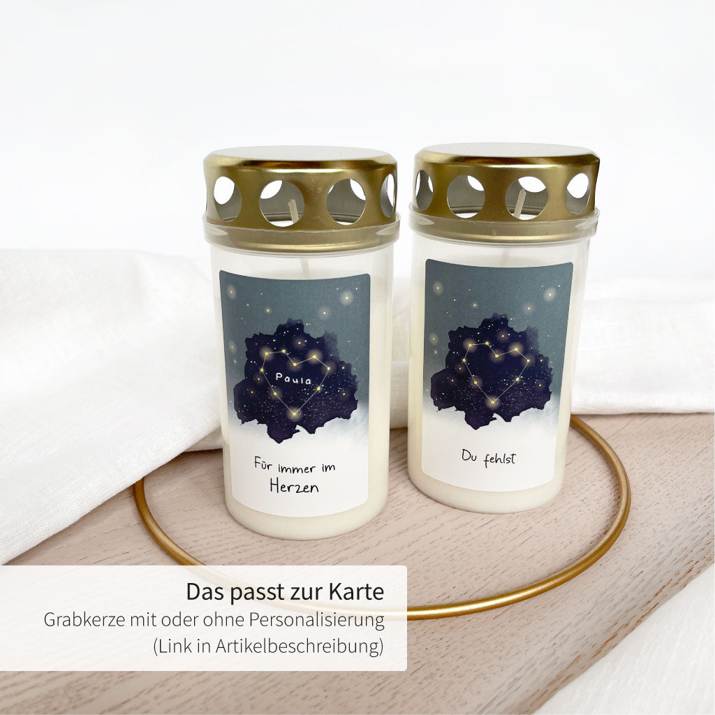 Passend zur Trauerkarte gibt es auch personalisierbare Grabkerzen