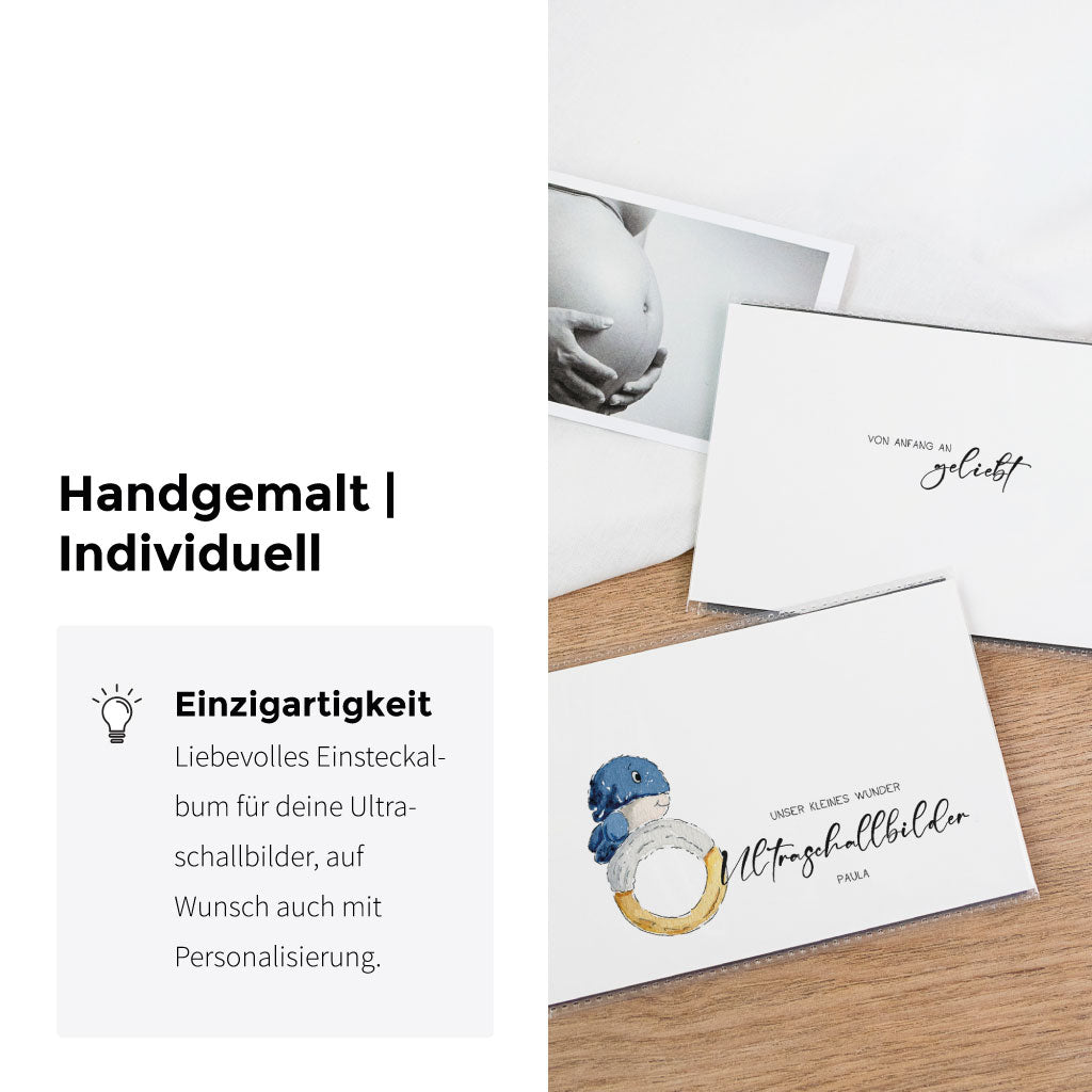 Infografik „Handgemalt | Individuell“ mit Einblick ins Einsteckalbum für Ultraschallbilder – liebevolles Schwangerschaft Geschenk, optional personalisierbar, Schutz für Bilder