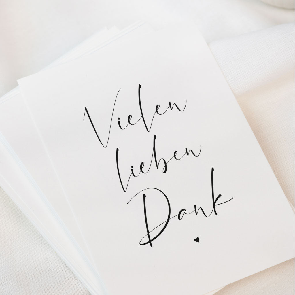 Schwarze Handlettering Schrift auf weißem Untergrund