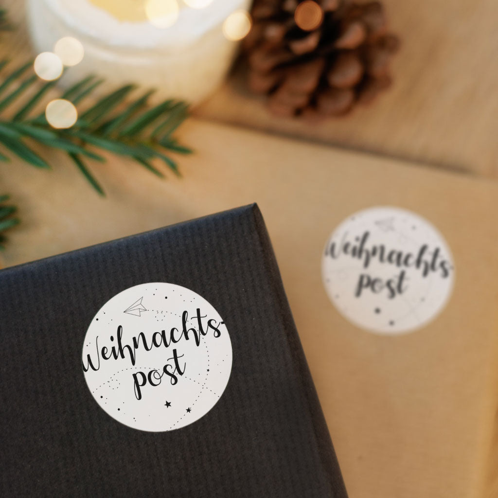 Runder weißer Weihnachtssticker für Adventsdekoration