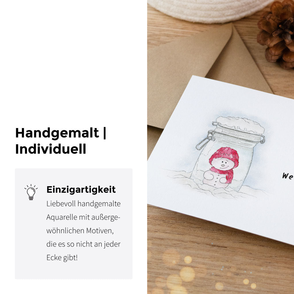 Aquarell-Weihnachtskarte mit niedlichem Schneemann im Glas und handgeschriebenem Schriftzug „Fröhliche Weihnachten“, ideale Ergänzung zu Weihnachtsgeschenken.