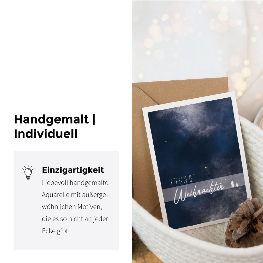Weihnachtskarte mit dunkelblauem Himmel im Aquarell-Stil und dem Gruß „Frohe Weihnachten“, präsentiert mit Infos zur handgemalten Einzigartigkeit des Designs.
